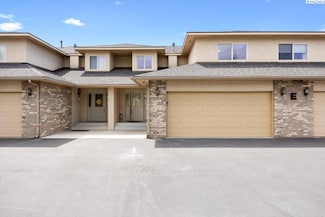 3710 W Canyon Lakes Dr, Kennewick, WA 99337
