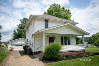 30 Lexington Ave, Chauncey, OH 45719