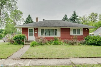 1021 1st St S, Moorhead, MN 56560