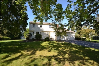 3 Pine Top Rd, Barrington, RI 02806