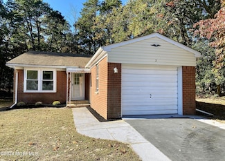 2 Vernon Ct, Manchester Township, NJ 08759