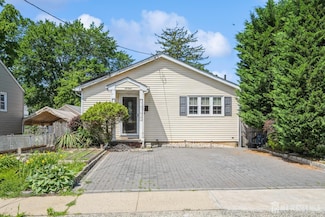 16 Taft Ave, Edison, NJ 08817