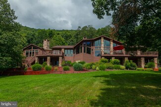 1303 Parkside Dr, Berkeley Springs, WV 25411