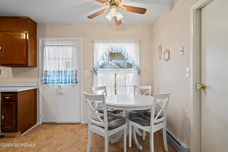 1053A Shetland Dr, Lakewood, NJ 08701