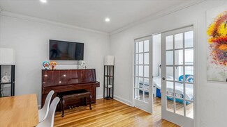 90 Knightsbridge Rd Unit 1, Great Neck, NY 11021