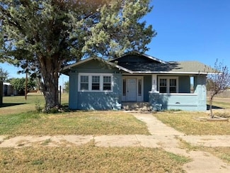 602 S Main St, Floydada, TX 79235