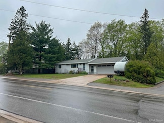 743 Grove St, Marquette, MI 49855