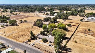 6033 N Indianola Ave, Clovis, CA 93619