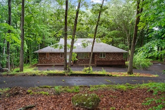 857 Totoket Rd, Northford, CT 06472