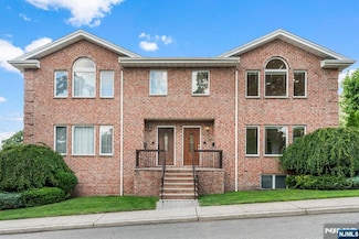 2445 Leighton St, Fort Lee, NJ 07024