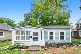223 W Maple St, Vicksburg, MI 49097