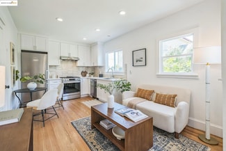 1515 Derby St, Berkeley, CA 94703