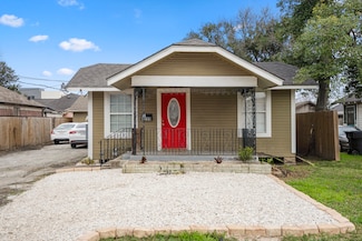8209 Bangle St, Houston, TX 77012