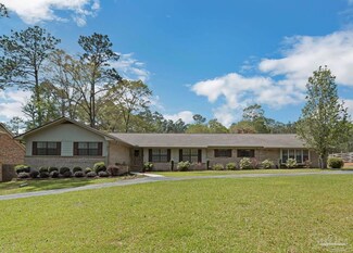 2203 Dogwood Ln E, Brewton, AL 36426