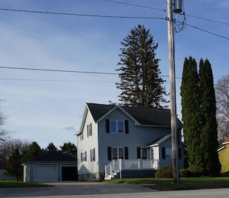 128 W 4th St, Wellsburg, IA 50680