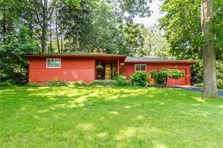 35 Landing Rd S, Rochester, NY 14610