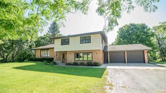 5831 N Blackwood Rd, Davis Junction, IL 61020