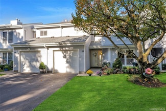 94 Hampton Vista Dr, Manorville, NY 11949