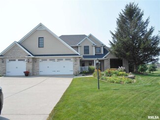 10921 156th St, Davenport, IA 52804