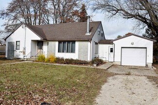 303 W School St, Stacyville, IA 50476