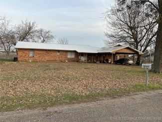 201 S C St, Calera, OK 74730