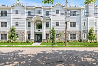 22 Sagamore Hill Dr Unit 3A, Port Washington, NY 11050