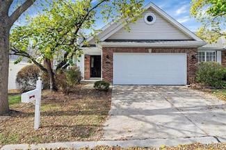 1325 Golden Point Dr, Saint Louis, MO 63146