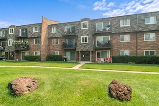 9390 Bay Colony Dr Unit 3N, Des Plaines, IL 60016