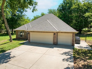 857 County Street 2984, Blanchard, OK 73010