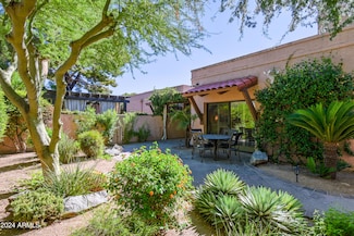 8230 E Vía de La Escuela, Scottsdale, AZ 85258