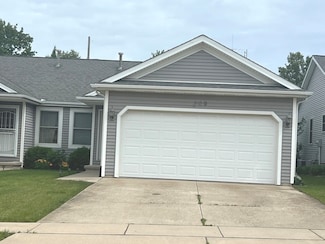 909 Wartburg Dr, Bloomington, IL 61704