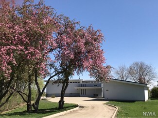1115 Valley View Dr, Vermillion, SD 57069