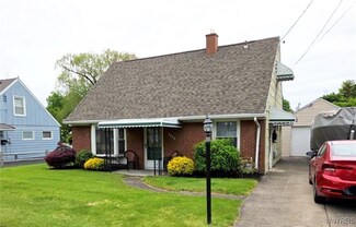 4654 Patricia Dr, Niagara Falls, NY 14305