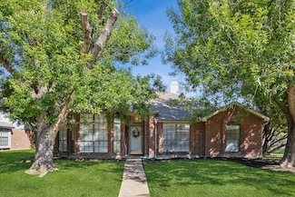 226 E Ridgegate Dr, Garland, TX 75040