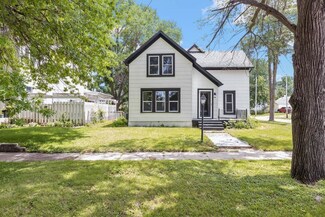 1302 6th St, Perry, IA 50220