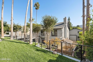 10758 Aqua Vista St, North Hollywood, CA 91602