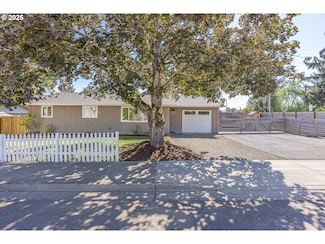 313 E Polk St, Carlton, OR 97111