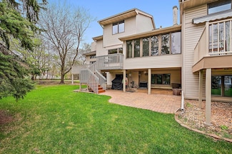 1330 Sunview Dr, Saint Paul, MN 55126