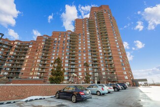 310 Harmon Cove Tower Unit 310, Secaucus, NJ 07094