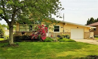 1352 Oakdale Dr NW, Warren, OH 44485