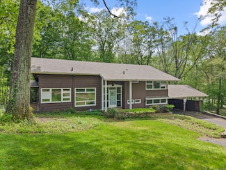 1 Indian Spring Ln, Norwich, CT 06360