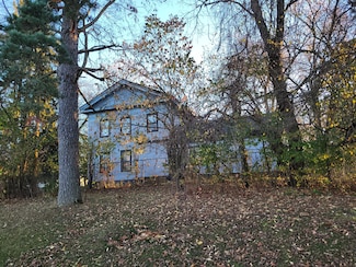 909 E Hoffman St, Three Rivers, MI 49093