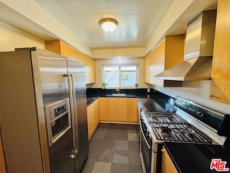 912 6th St Unit 8, Santa Monica, CA 90403