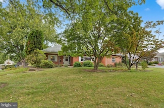 15 Edgemont Rd, Columbia, PA 17512