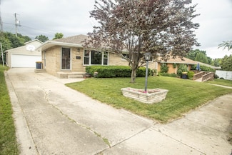 2563 S 91st St, Milwaukee, WI 53227