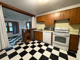 28 Woodward St Unit 2, Newton Highlands, MA 02461