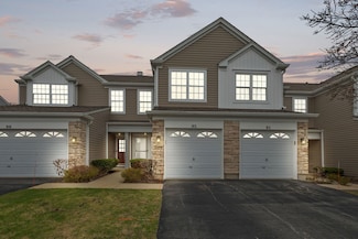 95 Oakton Dr, Lombard, IL 60148