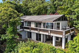 5 Colgate Ct, Shoreham, NY 11786