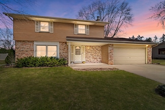 1412 Cottonwood Dr, Waukesha, WI 53189