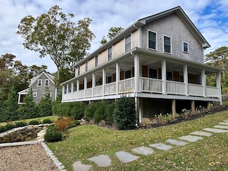 151 Tashmoo Ave, Vineyard Haven, MA 02568